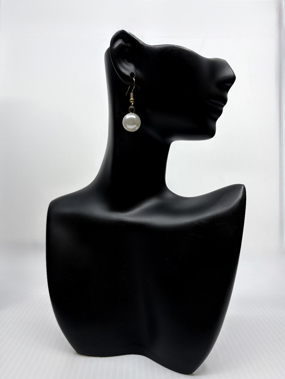Pearly White Necklace - Picture 6 of 8